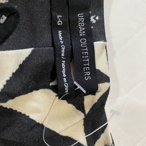 NWOT Urban Outfitters size large crop top self ties black/cream contrasting - Picture 3 of 7